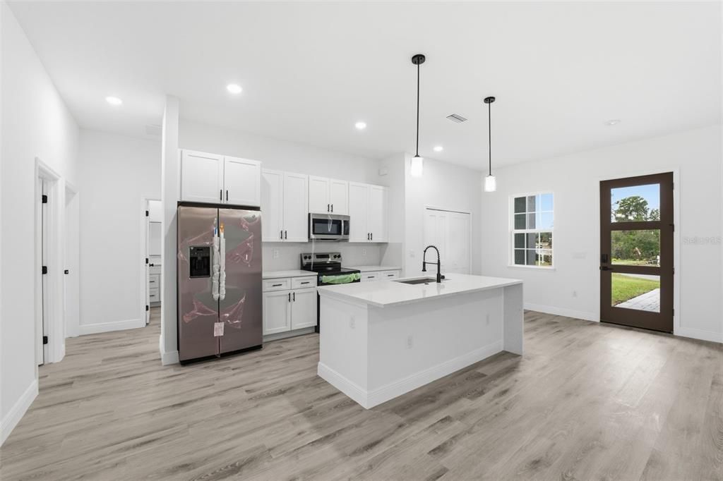 待售: $329,900 (4 贝兹, 2 浴室, 1799 平方英尺)