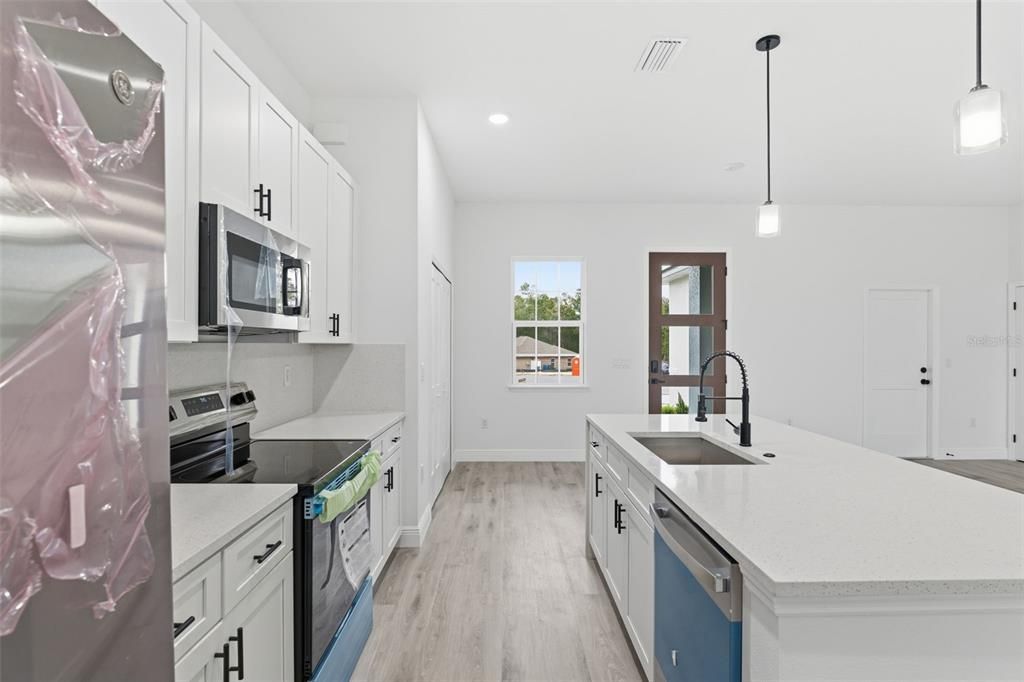 待售: $329,900 (4 贝兹, 2 浴室, 1799 平方英尺)