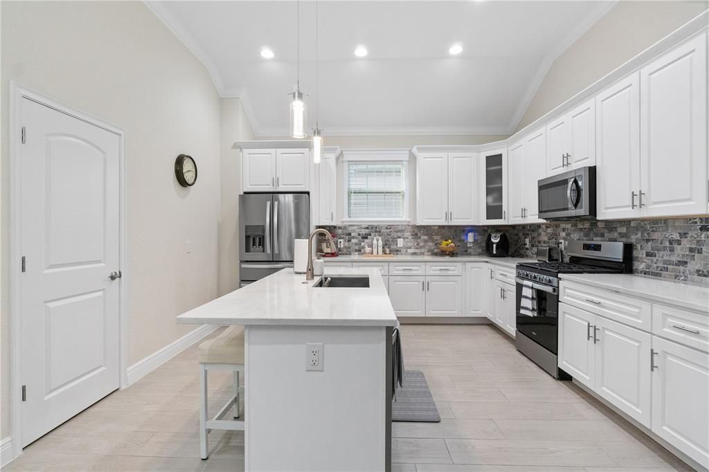 En Venta: $469,900 (4 camas, 3 baños, 2191 Pies cuadrados)