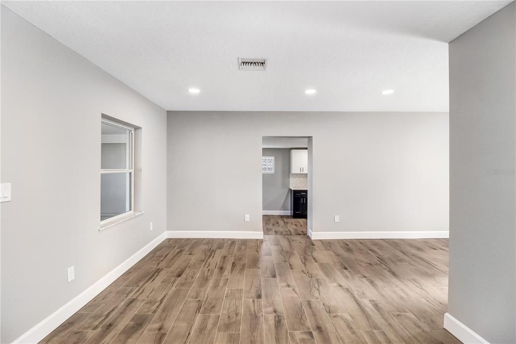 На продажу: $410,000 (3 спален, 2 ванн, 1428 Квадратных фут)