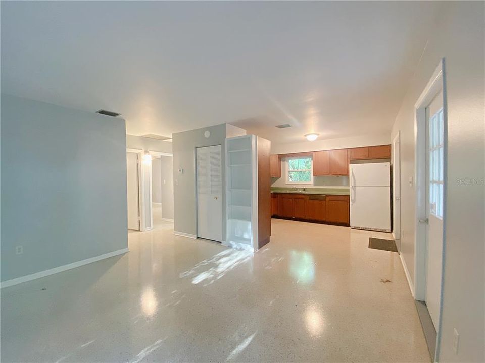 For Rent: $1,500 (2 beds, 1 baths, 1052 Square Feet)