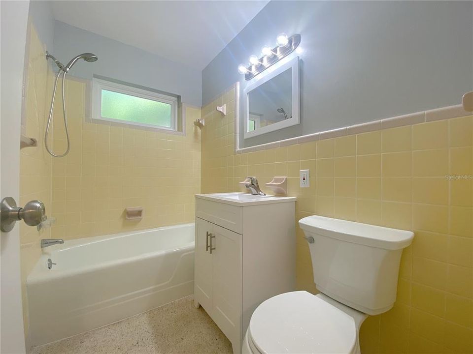 For Rent: $1,500 (2 beds, 1 baths, 1052 Square Feet)