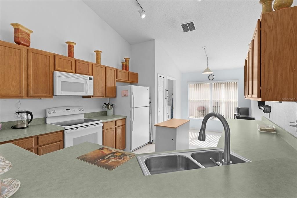 For Sale: $384,900 (4 beds, 3 baths, 1822 Square Feet)