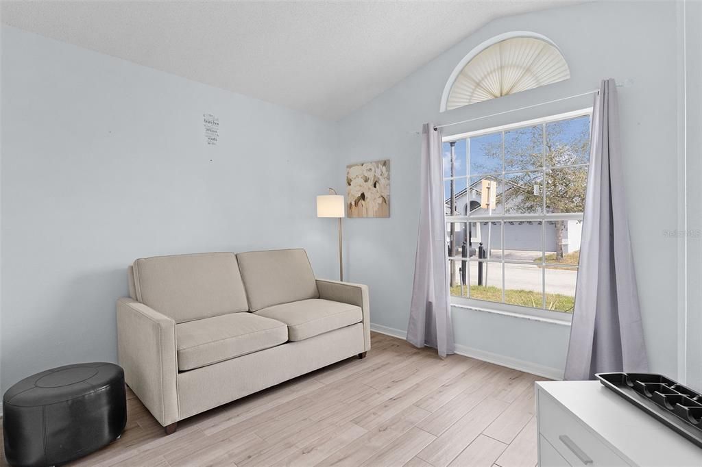 For Sale: $384,900 (4 beds, 3 baths, 1822 Square Feet)