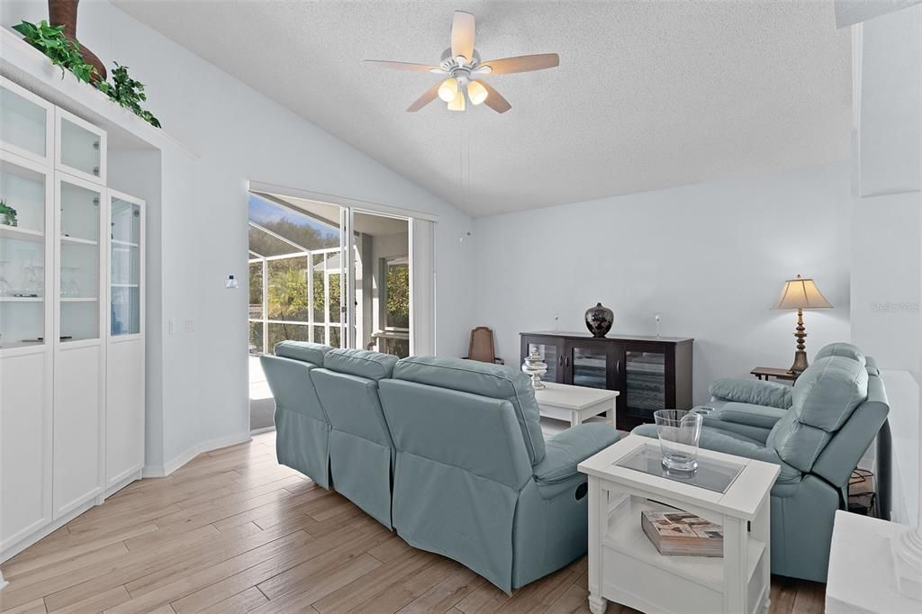 For Sale: $384,900 (4 beds, 3 baths, 1822 Square Feet)