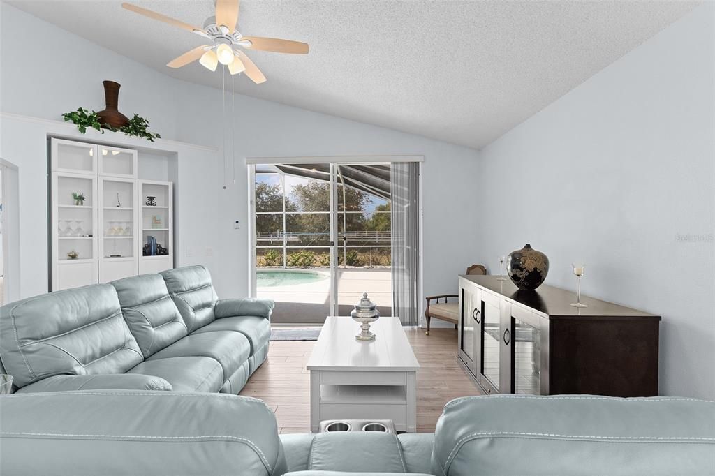 For Sale: $384,900 (4 beds, 3 baths, 1822 Square Feet)