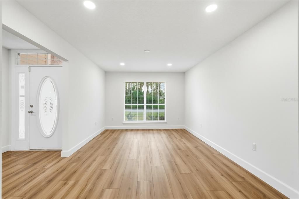 For Sale: $359,900 (4 beds, 2 baths, 2284 Square Feet)