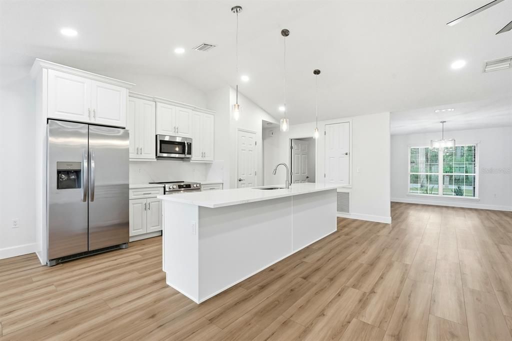 For Sale: $359,900 (4 beds, 2 baths, 2284 Square Feet)