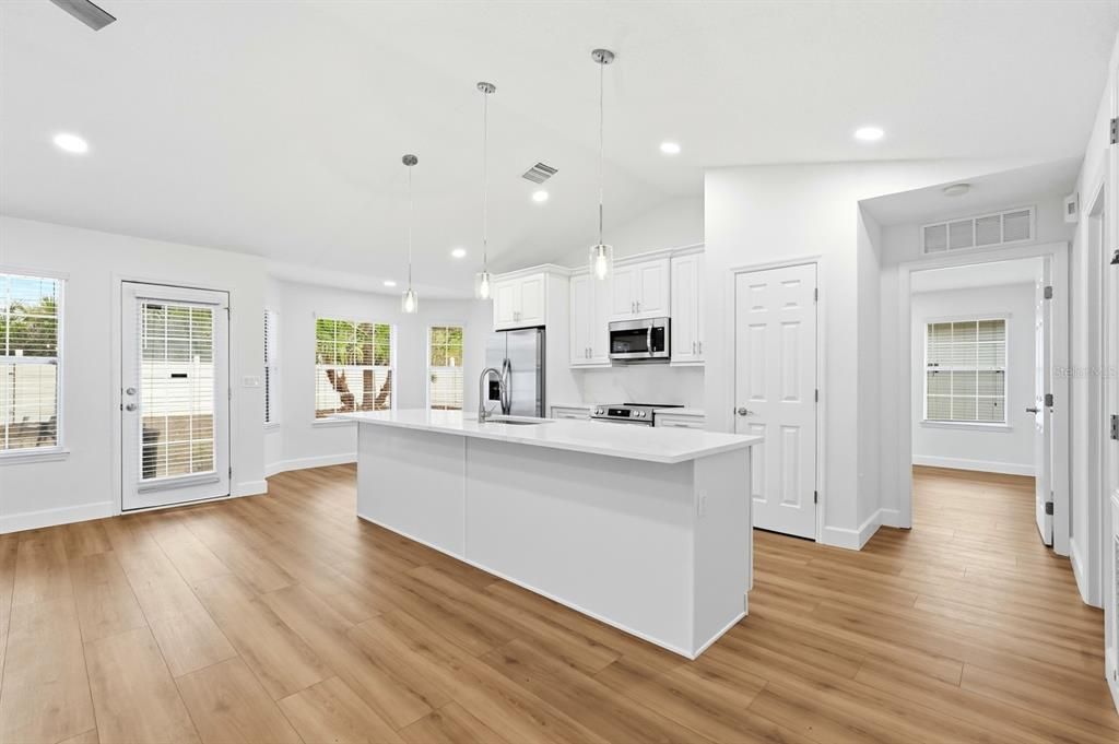 For Sale: $359,900 (4 beds, 2 baths, 2284 Square Feet)