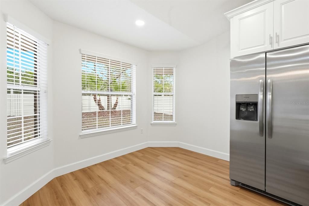 For Sale: $359,900 (4 beds, 2 baths, 2284 Square Feet)