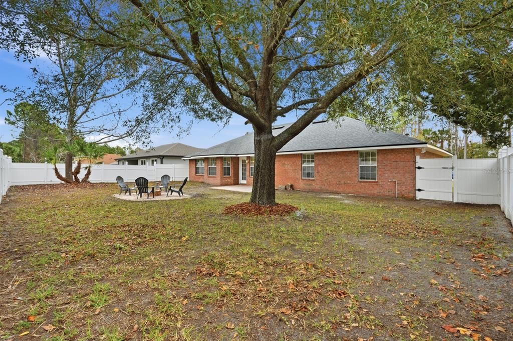 For Sale: $359,900 (4 beds, 2 baths, 2284 Square Feet)