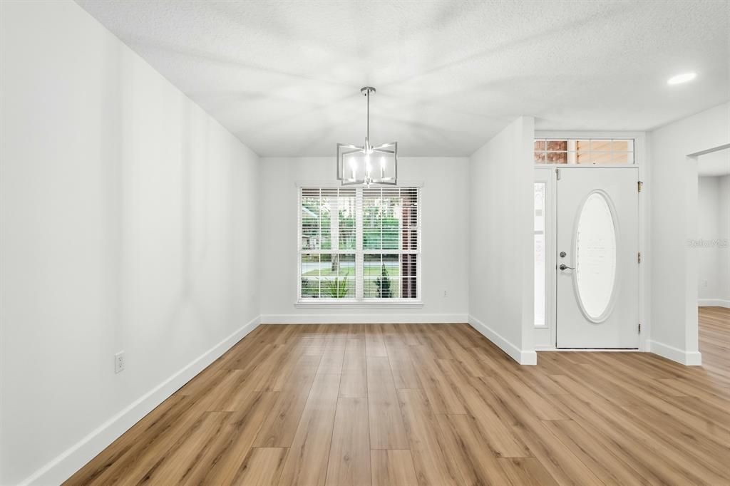 For Sale: $359,900 (4 beds, 2 baths, 2284 Square Feet)