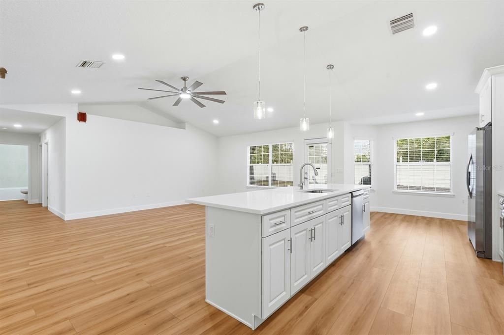 For Sale: $359,900 (4 beds, 2 baths, 2284 Square Feet)