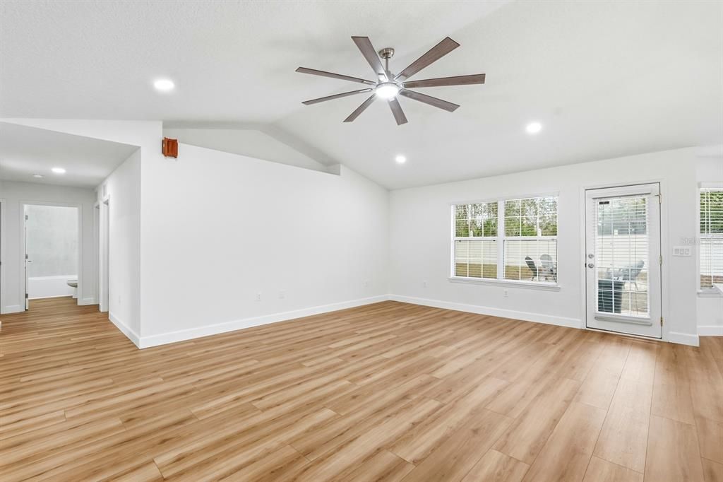 For Sale: $359,900 (4 beds, 2 baths, 2284 Square Feet)