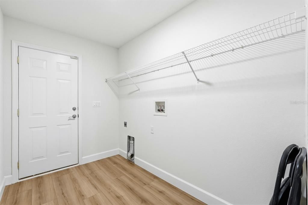 For Sale: $359,900 (4 beds, 2 baths, 2284 Square Feet)