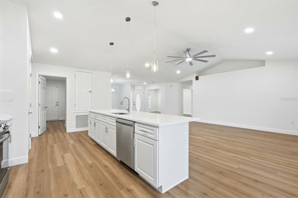 For Sale: $359,900 (4 beds, 2 baths, 2284 Square Feet)