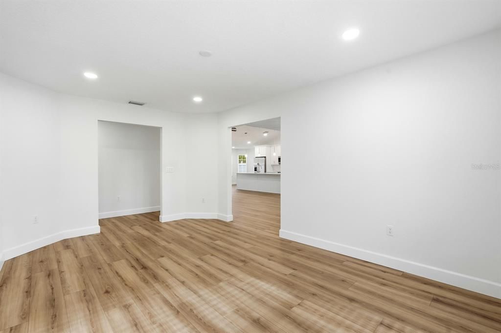 For Sale: $359,900 (4 beds, 2 baths, 2284 Square Feet)