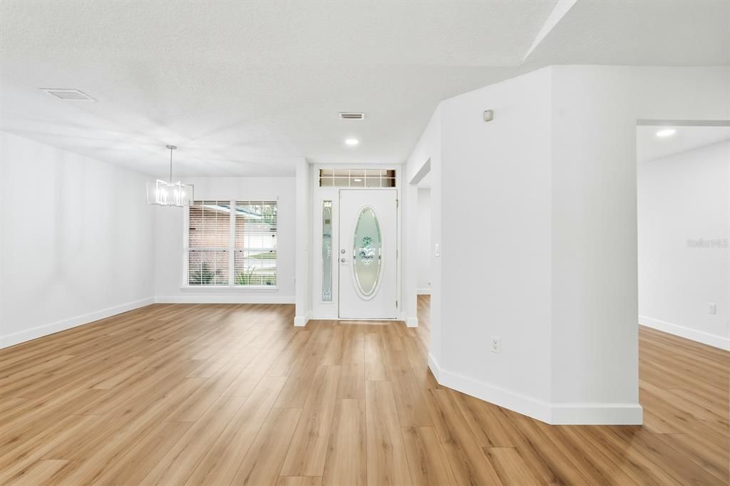 For Sale: $359,900 (4 beds, 2 baths, 2284 Square Feet)