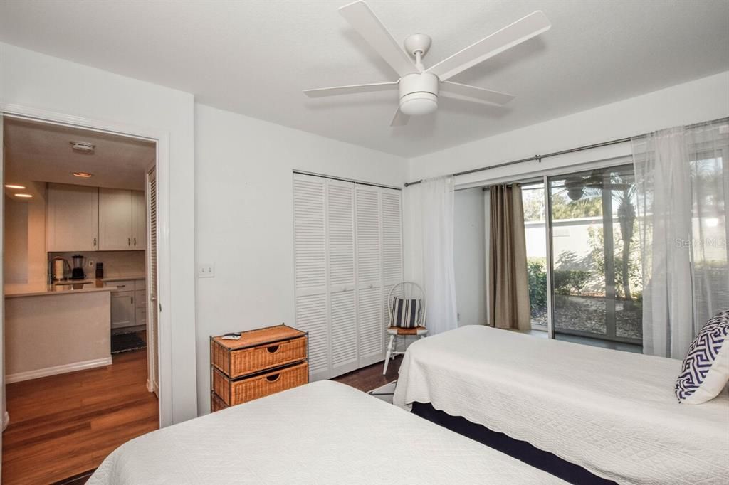 For Sale: $249,900 (2 beds, 2 baths, 1032 Square Feet)