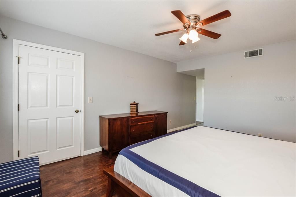 For Sale: $249,900 (2 beds, 2 baths, 1032 Square Feet)