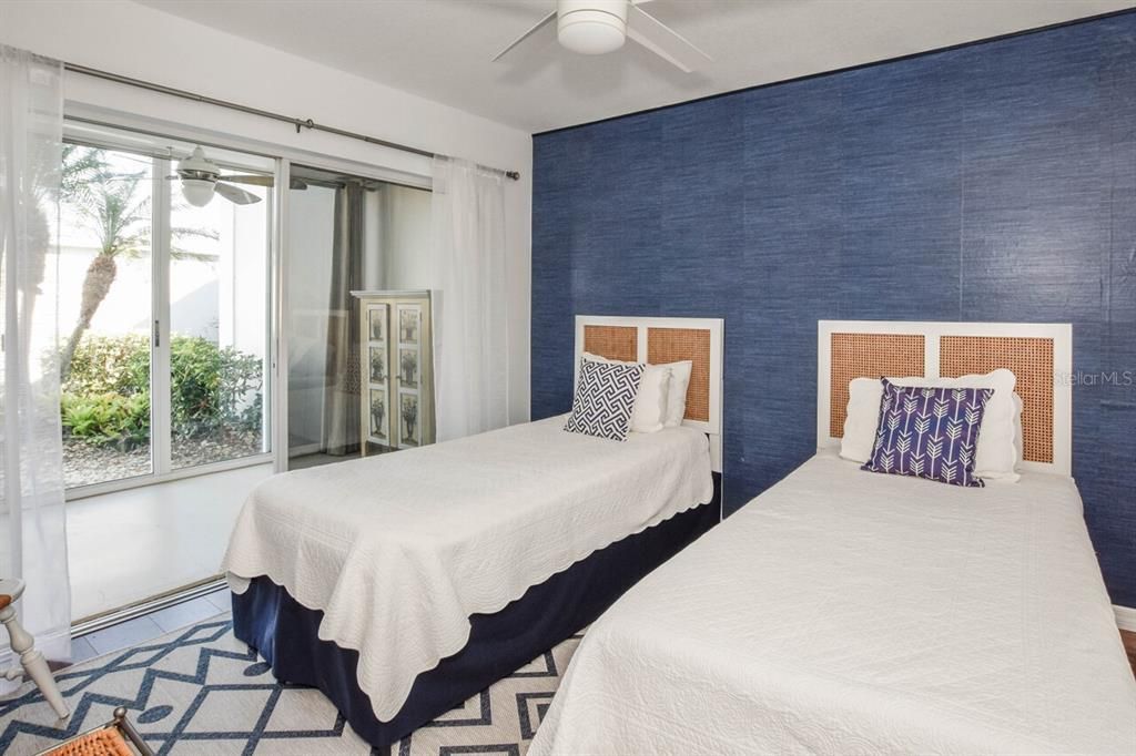 For Sale: $249,900 (2 beds, 2 baths, 1032 Square Feet)