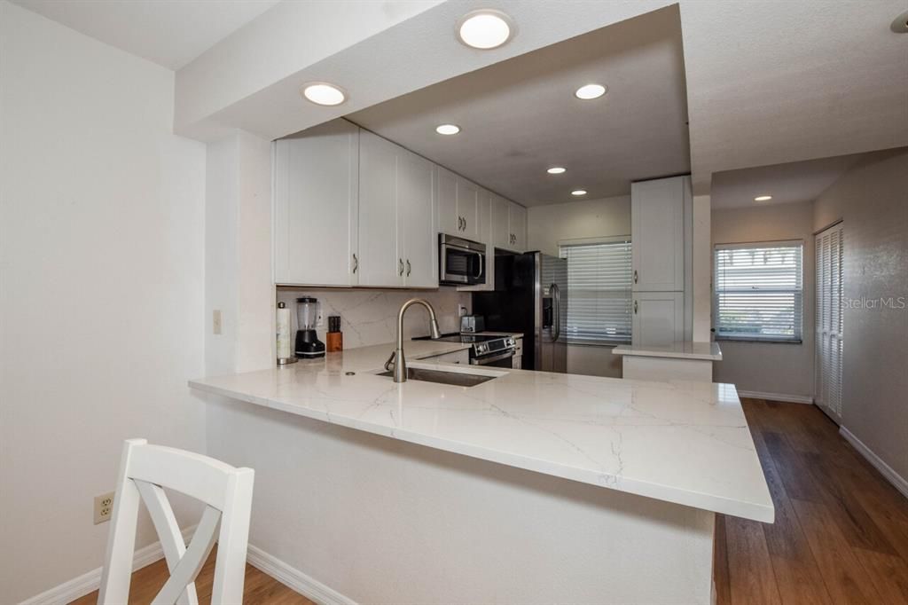 For Sale: $249,900 (2 beds, 2 baths, 1032 Square Feet)