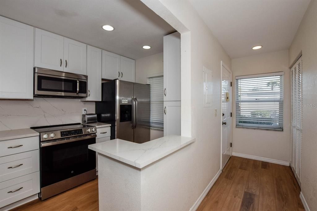 For Sale: $249,900 (2 beds, 2 baths, 1032 Square Feet)