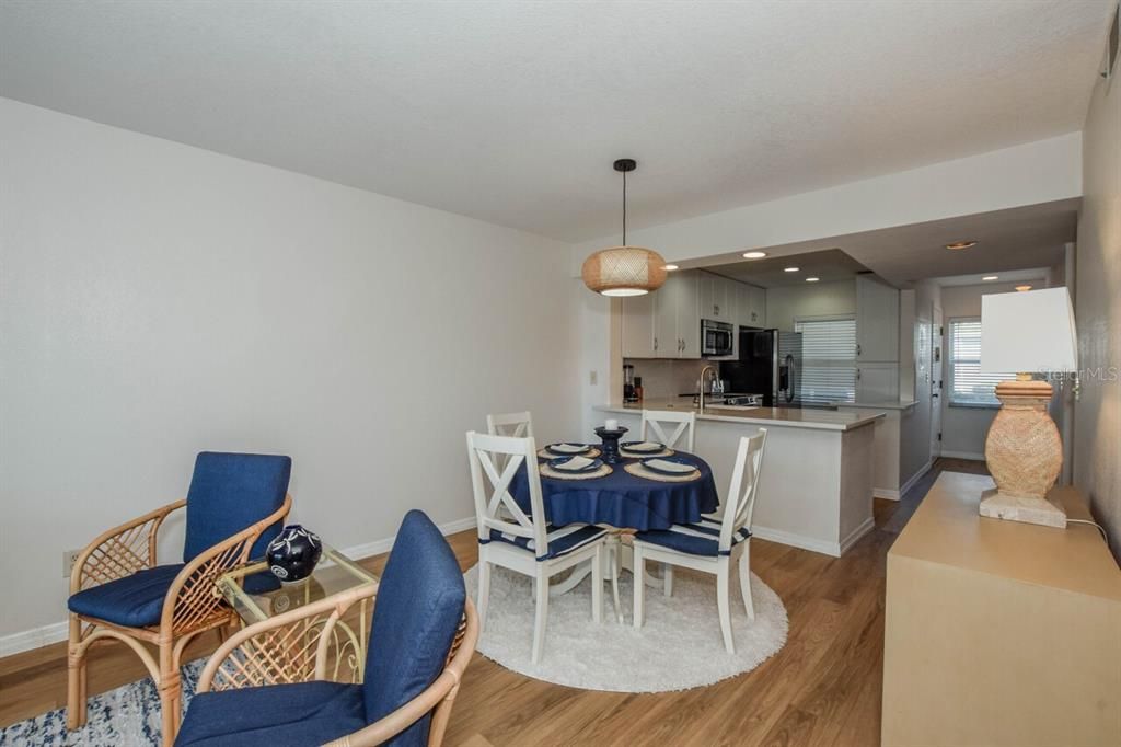 For Sale: $249,900 (2 beds, 2 baths, 1032 Square Feet)