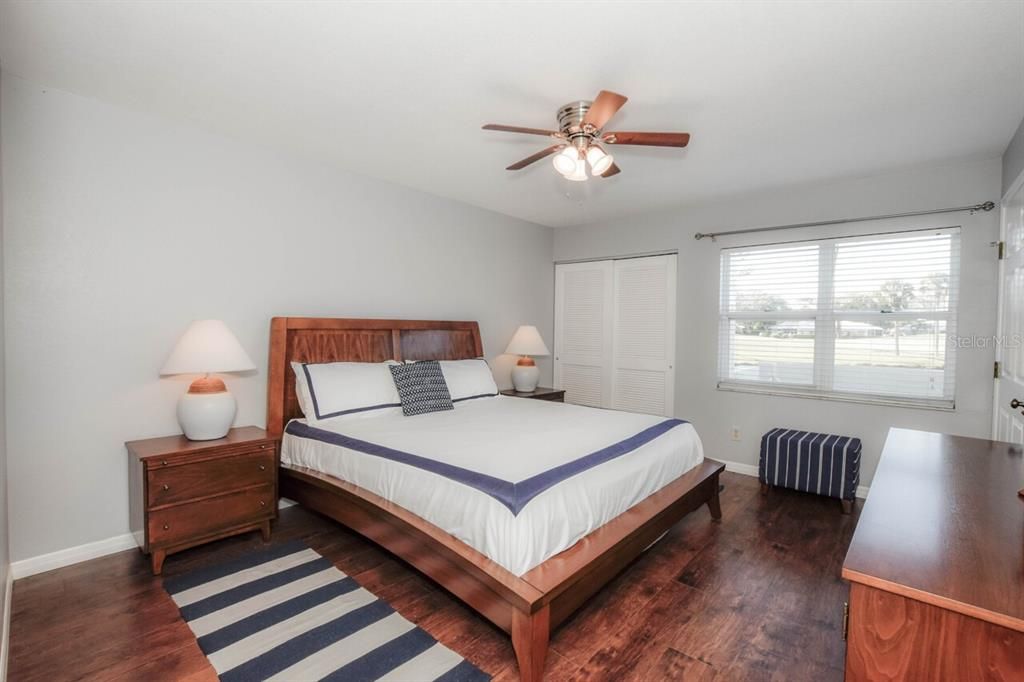 For Sale: $249,900 (2 beds, 2 baths, 1032 Square Feet)