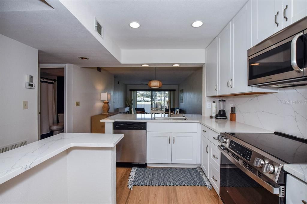 For Sale: $249,900 (2 beds, 2 baths, 1032 Square Feet)