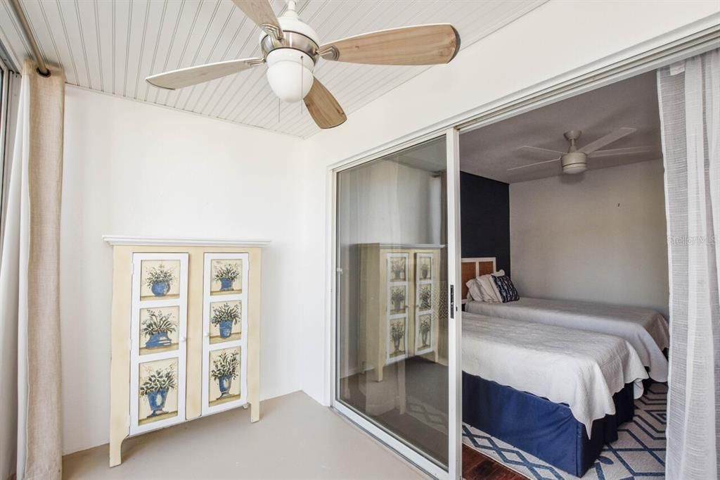 For Sale: $249,900 (2 beds, 2 baths, 1032 Square Feet)