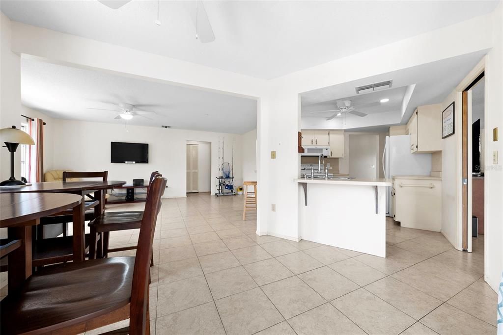 En Venta: $360,000 (3 camas, 2 baños, 1939 Pies cuadrados)