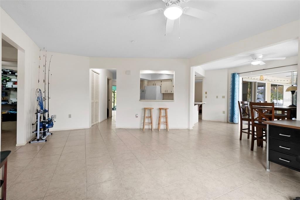 En Venta: $360,000 (3 camas, 2 baños, 1939 Pies cuadrados)