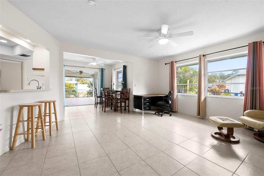 En Venta: $360,000 (3 camas, 2 baños, 1939 Pies cuadrados)