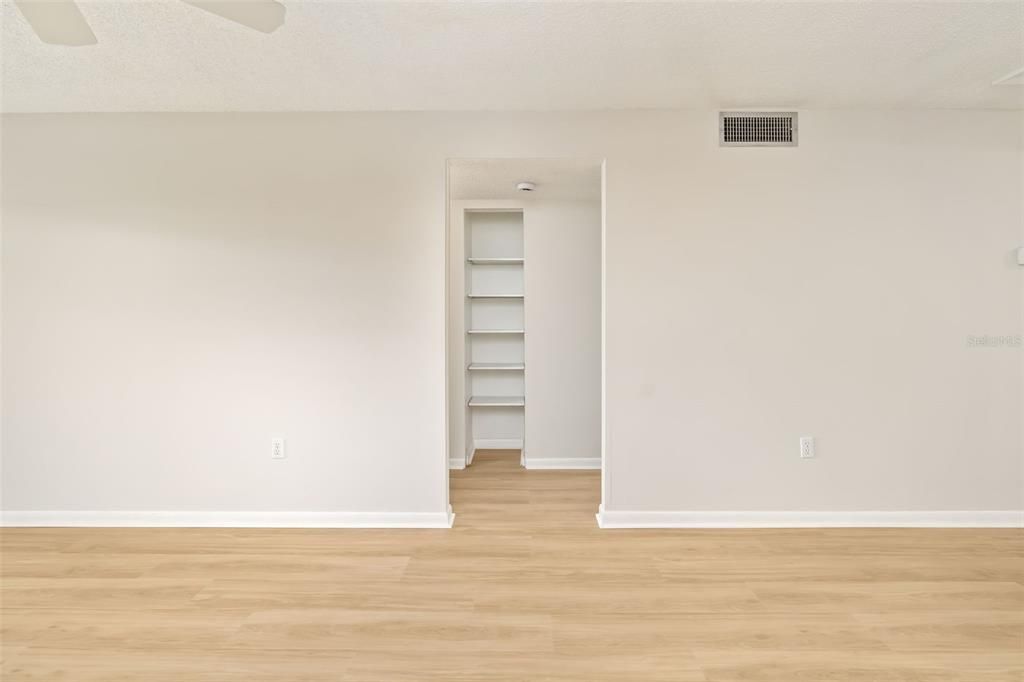 待售: $109,500 (2 贝兹, 1 浴室, 951 平方英尺)