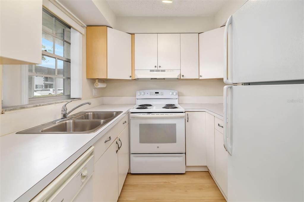 待售: $109,500 (2 贝兹, 1 浴室, 951 平方英尺)