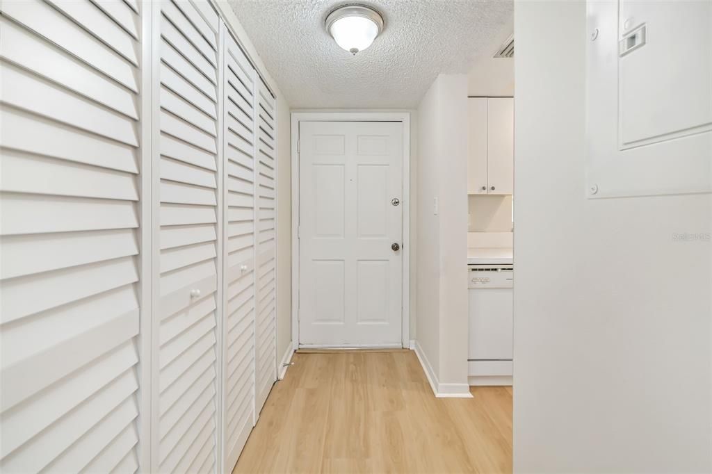 待售: $109,500 (2 贝兹, 1 浴室, 951 平方英尺)