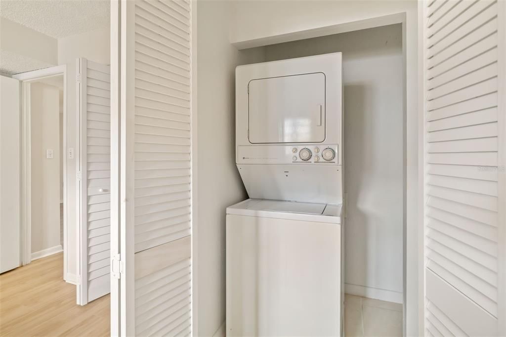 待售: $109,500 (2 贝兹, 1 浴室, 951 平方英尺)