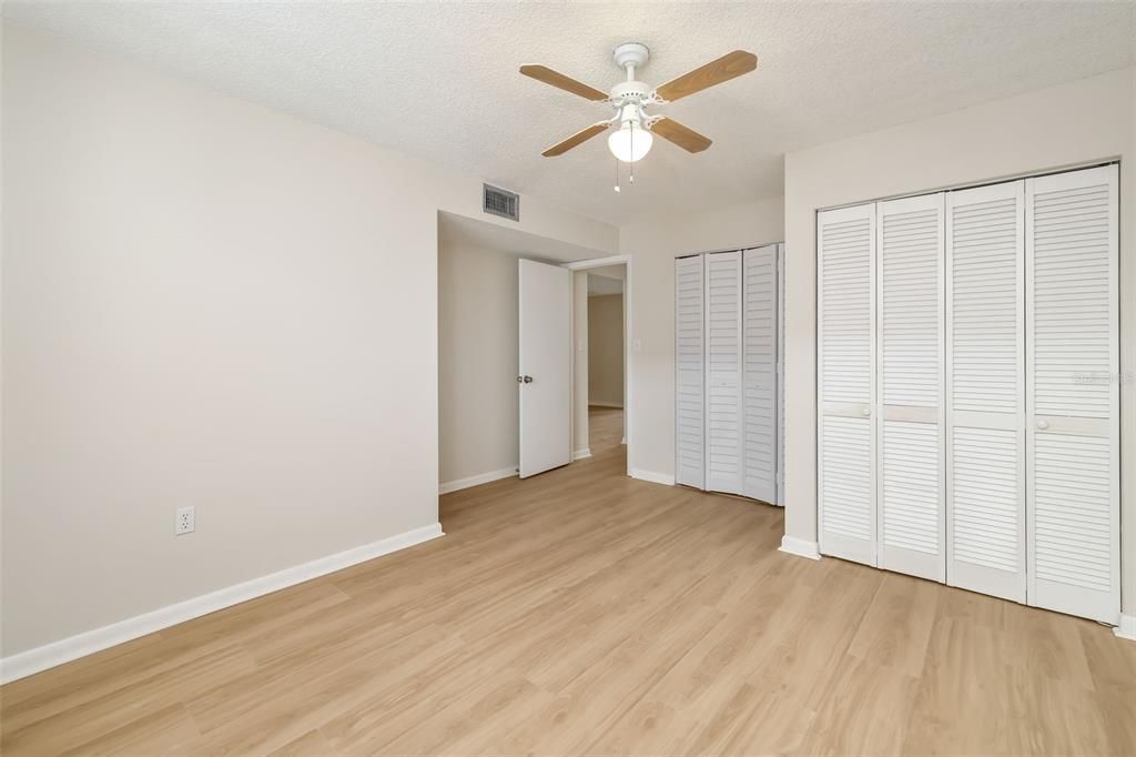 待售: $109,500 (2 贝兹, 1 浴室, 951 平方英尺)