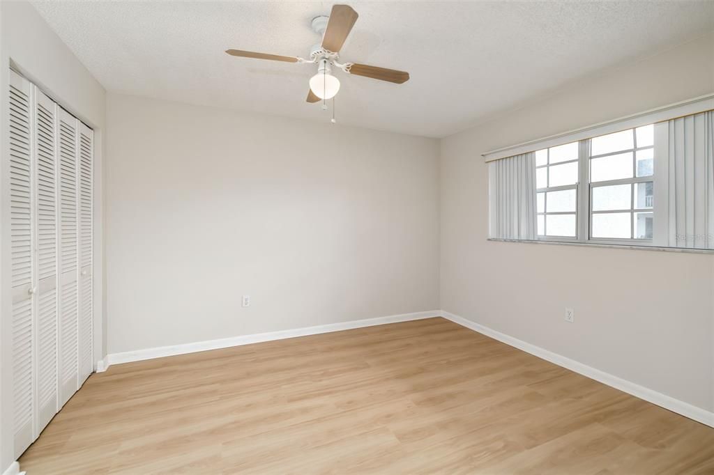 待售: $109,500 (2 贝兹, 1 浴室, 951 平方英尺)