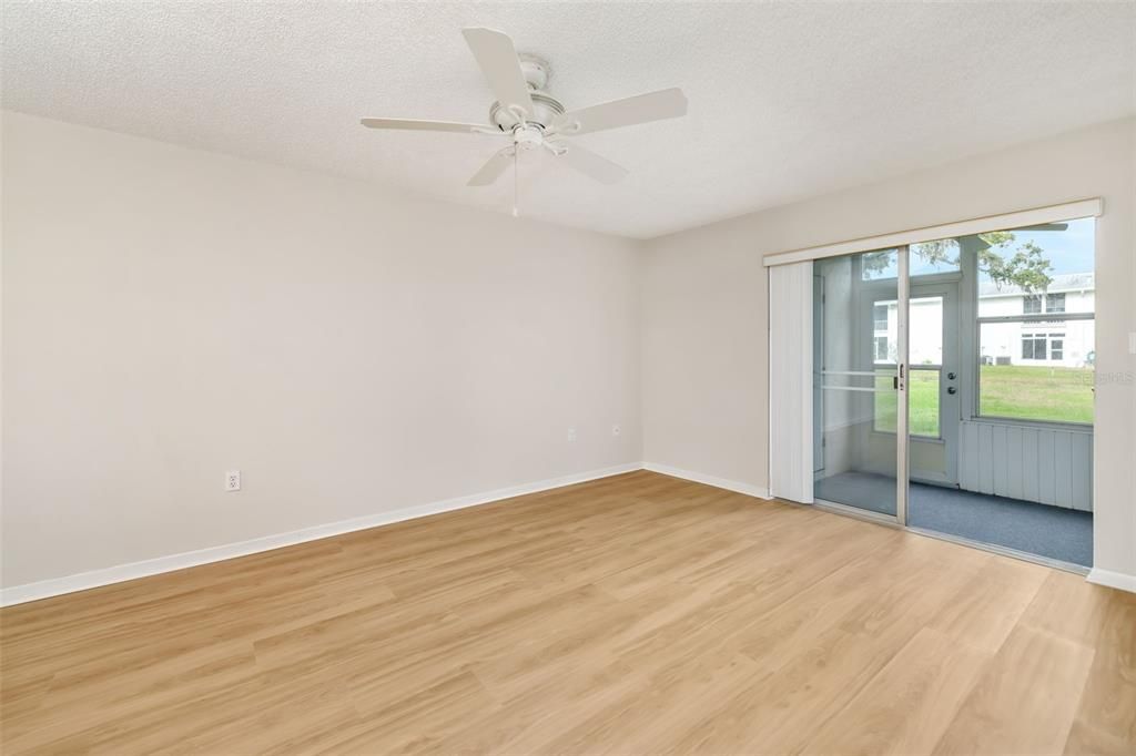 待售: $109,500 (2 贝兹, 1 浴室, 951 平方英尺)