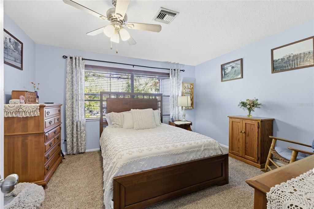 待售: $319,000 (2 贝兹, 2 浴室, 1200 平方英尺)