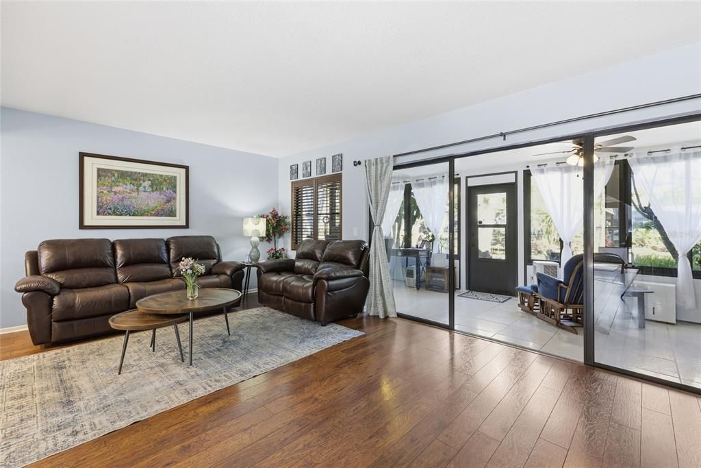 待售: $319,000 (2 贝兹, 2 浴室, 1200 平方英尺)