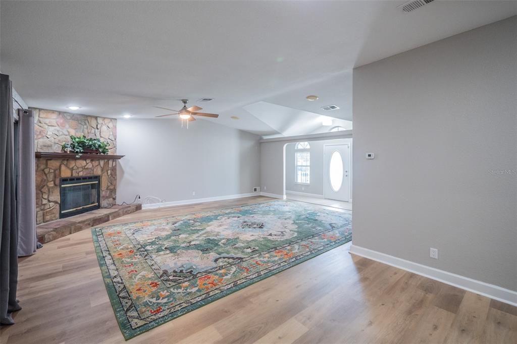 For Sale: $299,947 (3 beds, 2 baths, 2310 Square Feet)