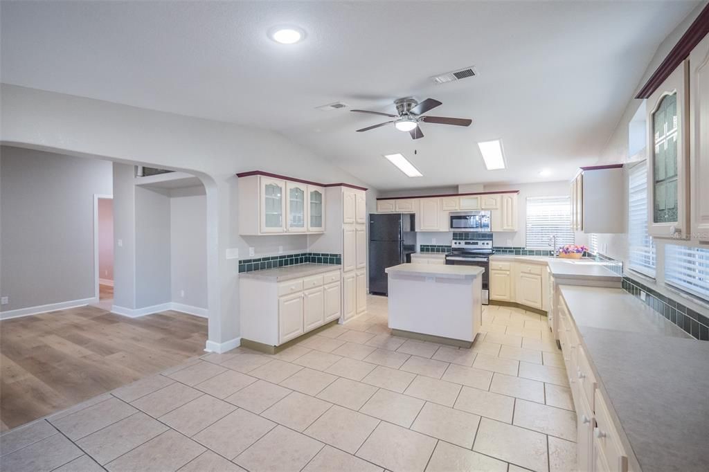 For Sale: $299,947 (3 beds, 2 baths, 2310 Square Feet)