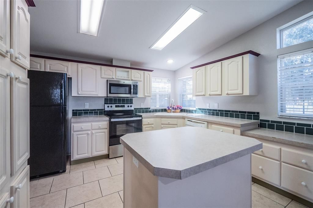 For Sale: $299,947 (3 beds, 2 baths, 2310 Square Feet)