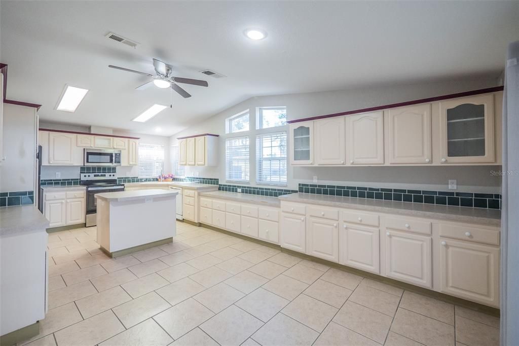 For Sale: $299,947 (3 beds, 2 baths, 2310 Square Feet)