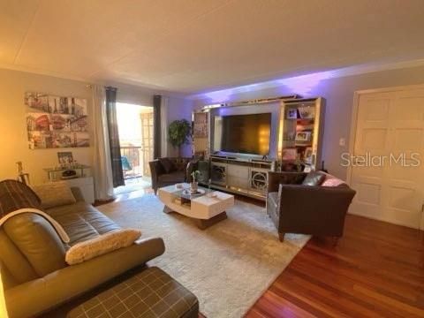 На продажу: $165,000 (1 спален, 1 ванн, 776 Квадратных фут)