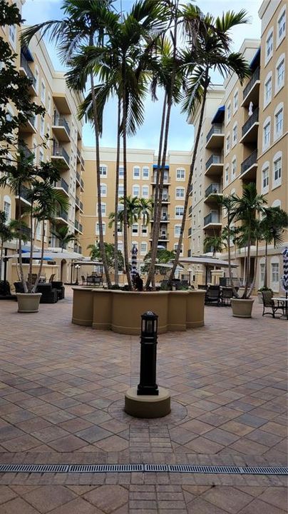 В аренду: $2,300 (2 спален, 2 ванн, 985 Квадратных фут)