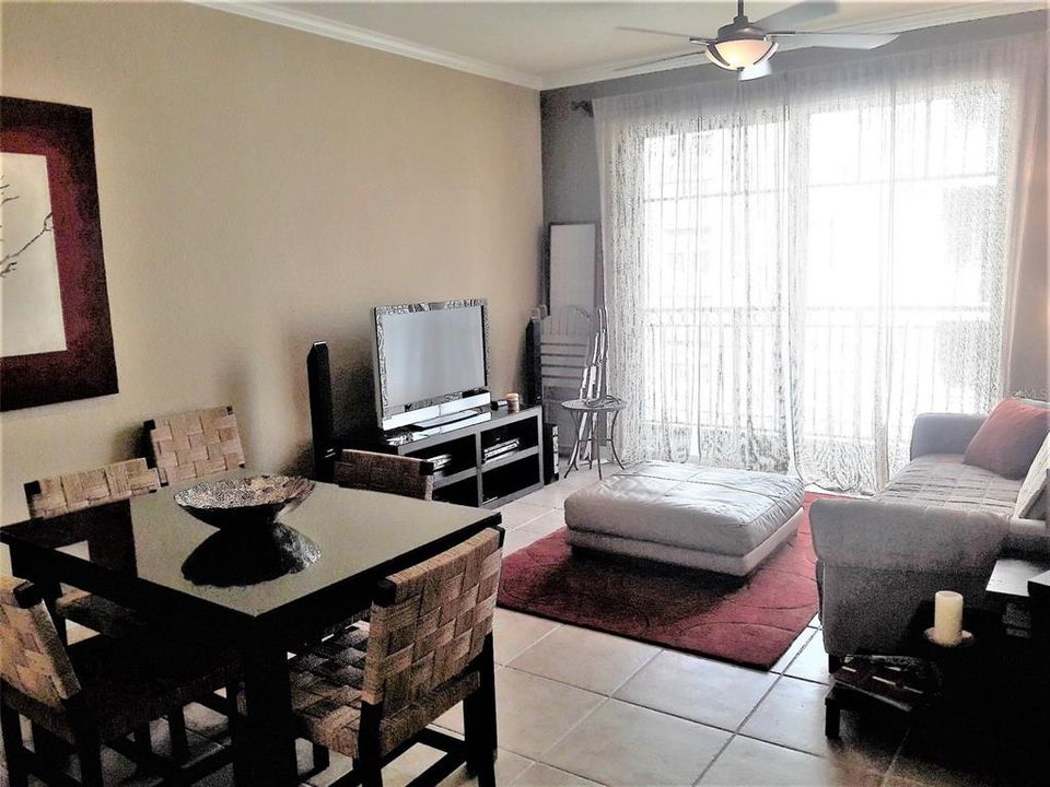 В аренду: $2,300 (2 спален, 2 ванн, 985 Квадратных фут)